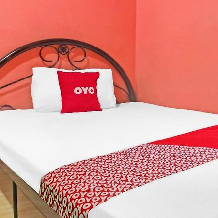 Hotel OYO 868 Solanos Transient House Pasay Exterior foto