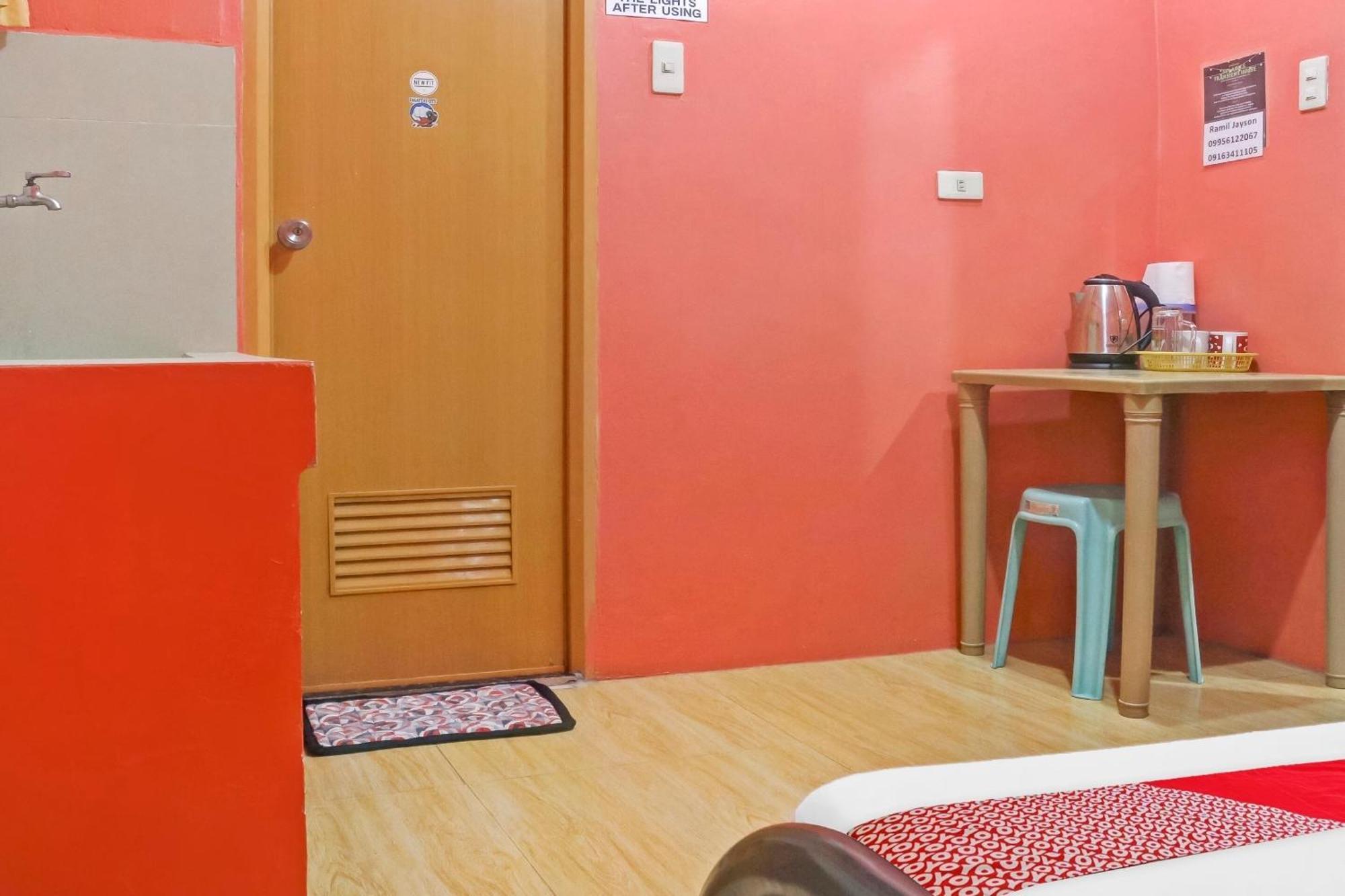 Hotel OYO 868 Solanos Transient House Pasay Exterior foto