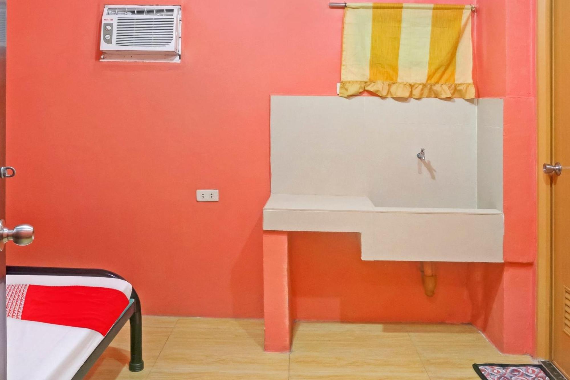 Hotel OYO 868 Solanos Transient House Pasay Exterior foto