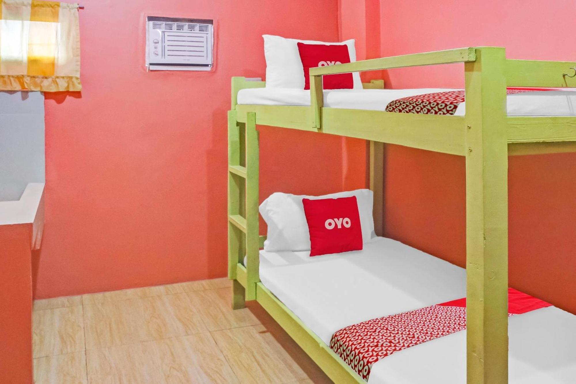 Hotel OYO 868 Solanos Transient House Pasay Exterior foto