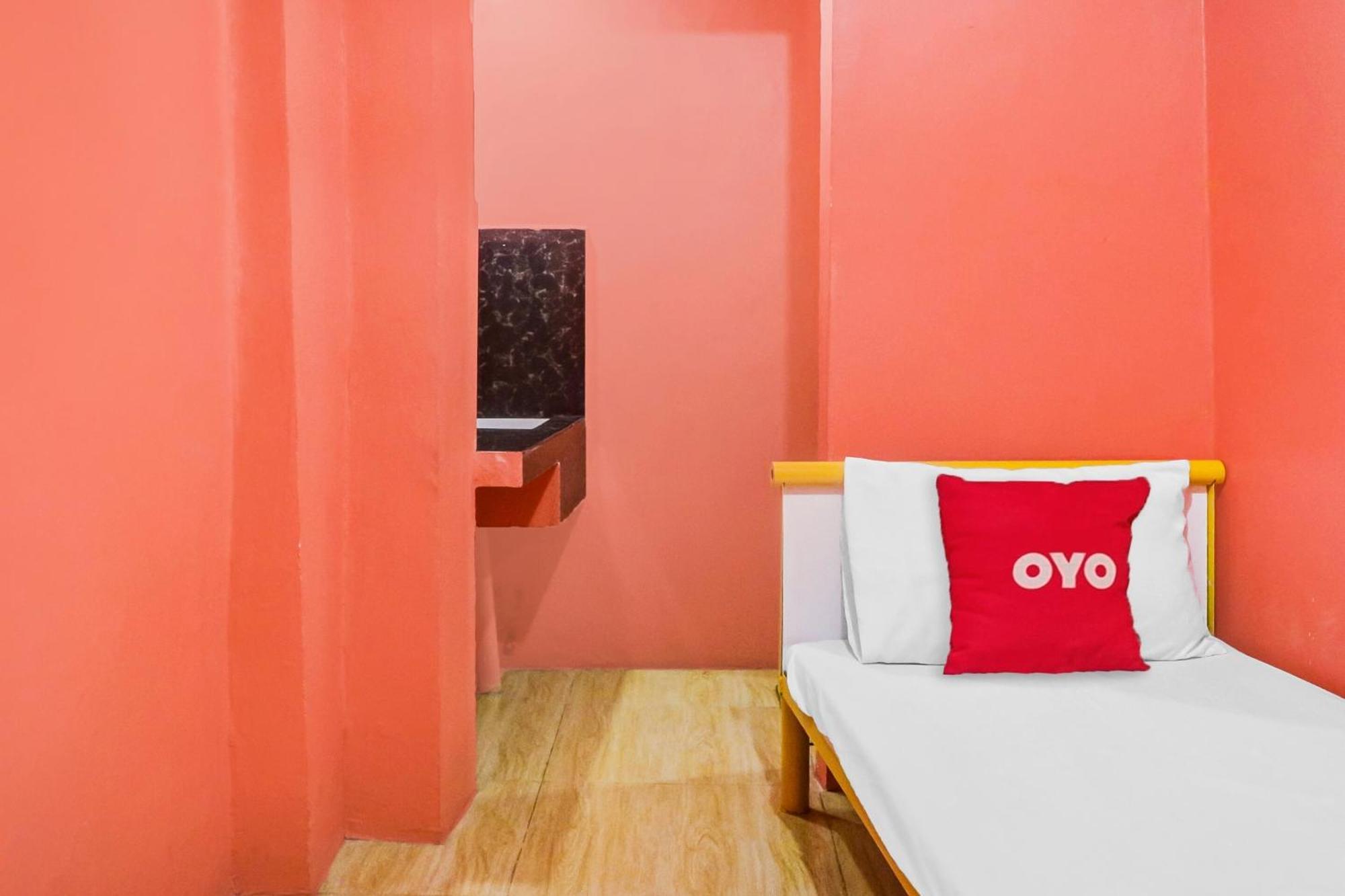 Hotel OYO 868 Solanos Transient House Pasay Exterior foto