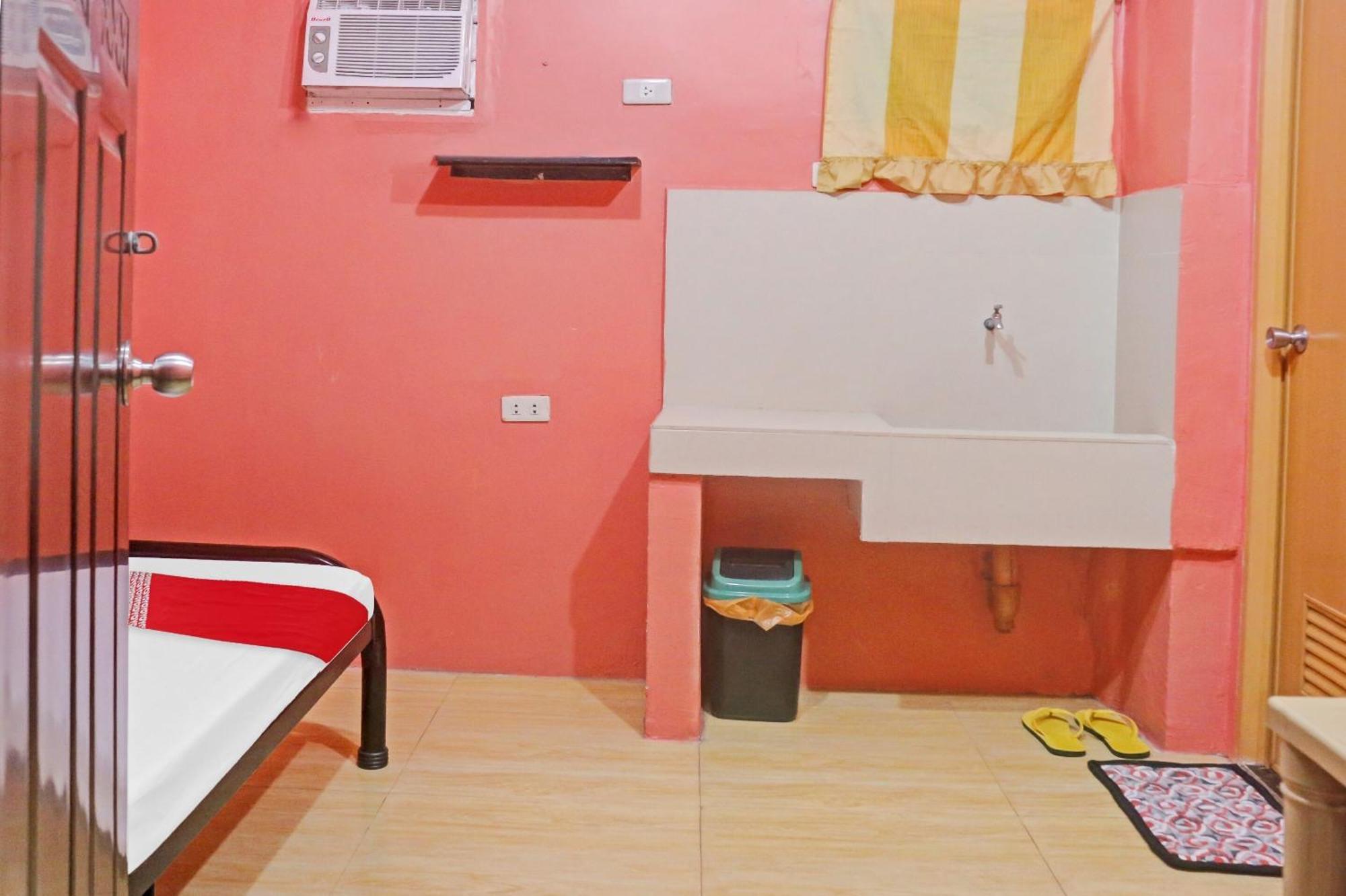 Hotel OYO 868 Solanos Transient House Pasay Exterior foto