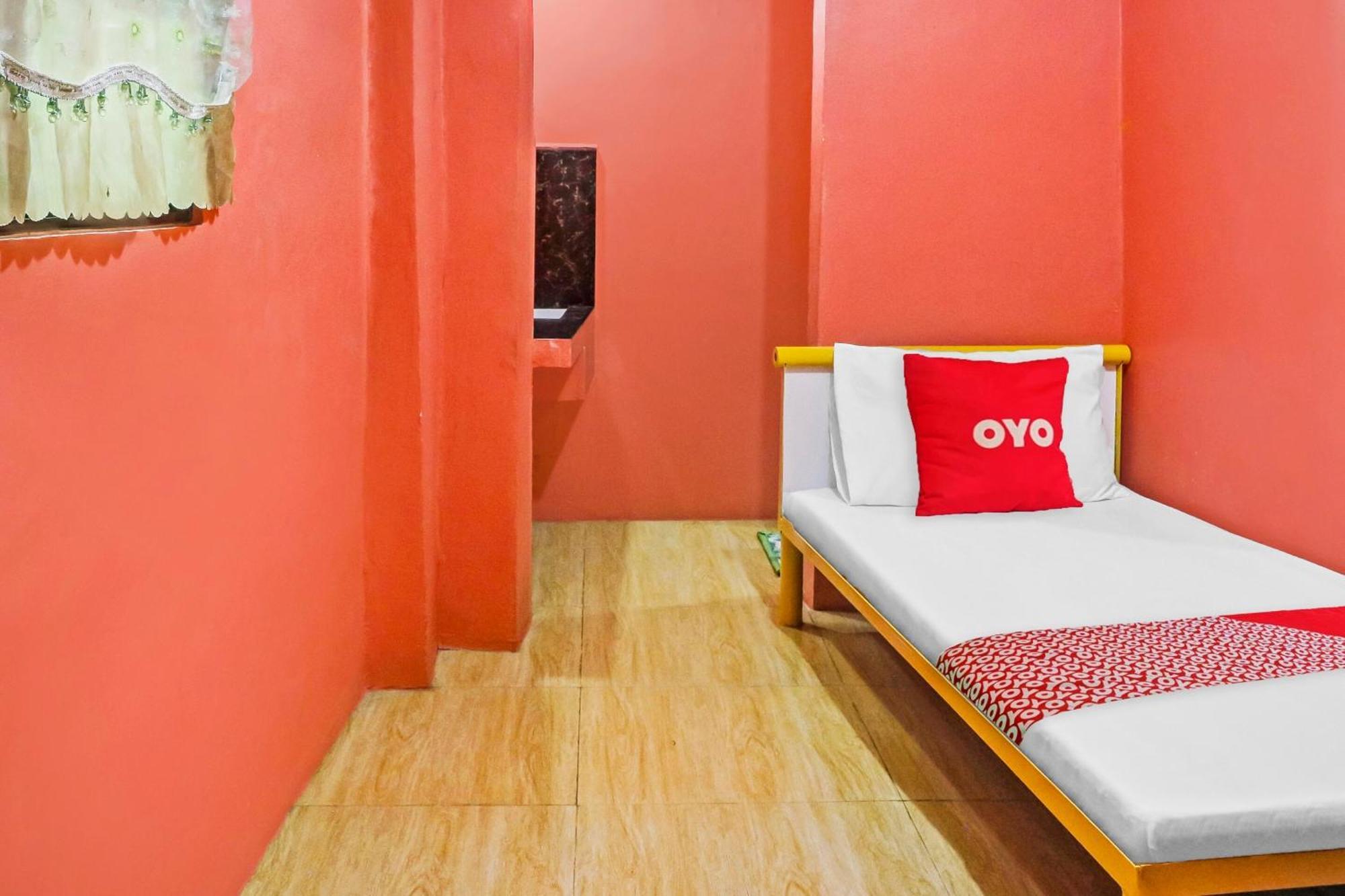 Hotel OYO 868 Solanos Transient House Pasay Exterior foto