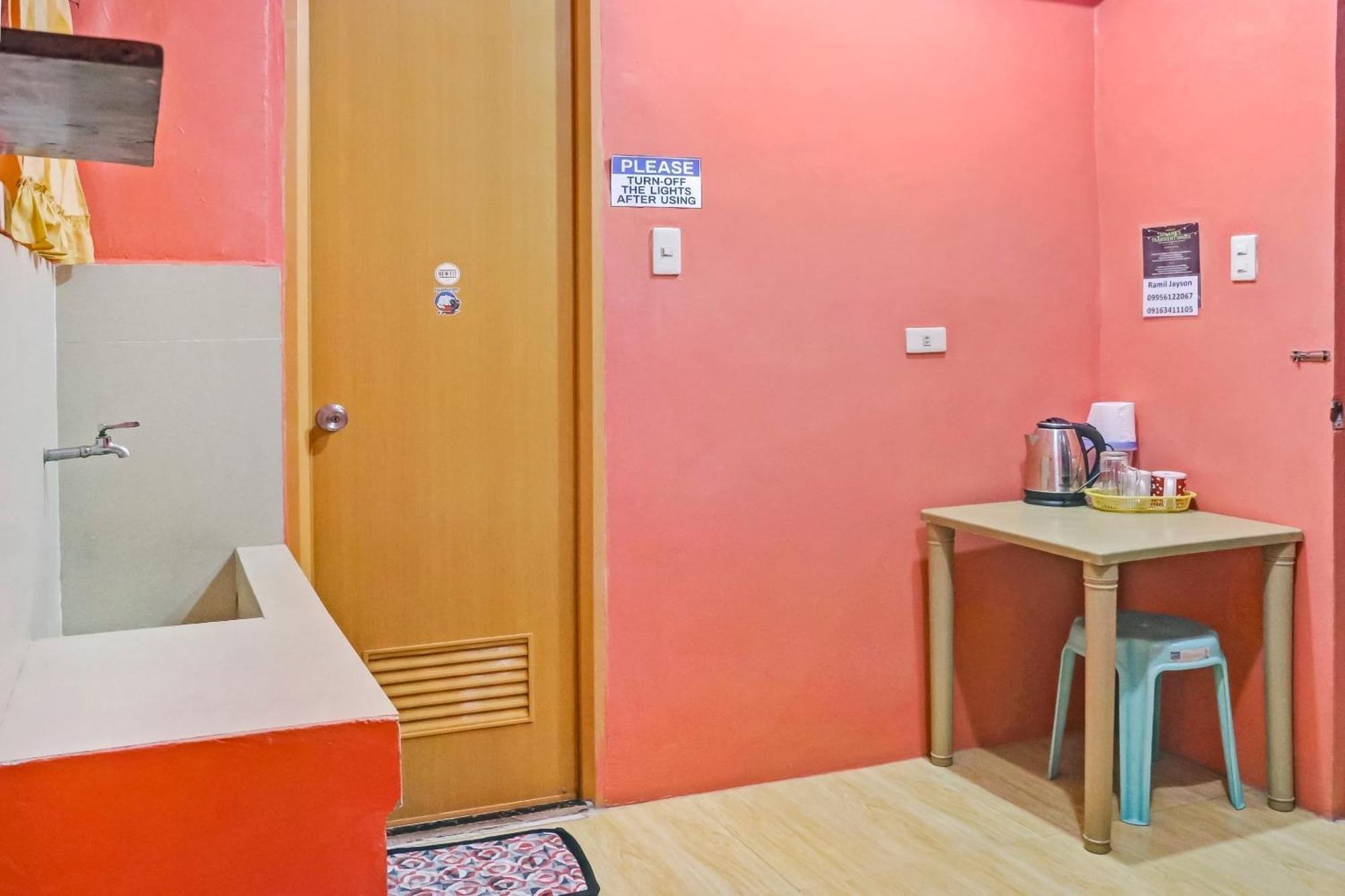 Hotel OYO 868 Solanos Transient House Pasay Exterior foto