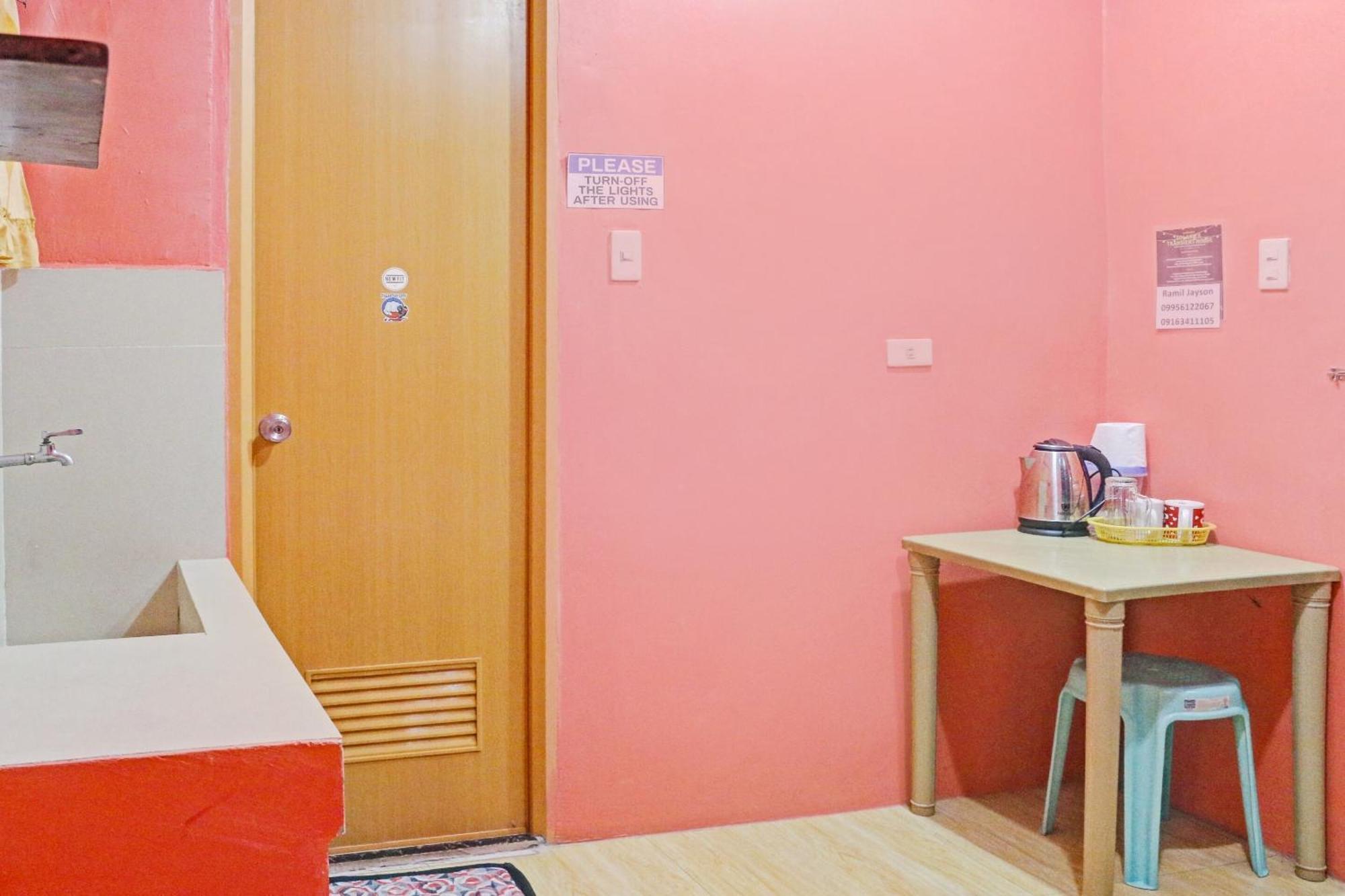 Hotel OYO 868 Solanos Transient House Pasay Exterior foto