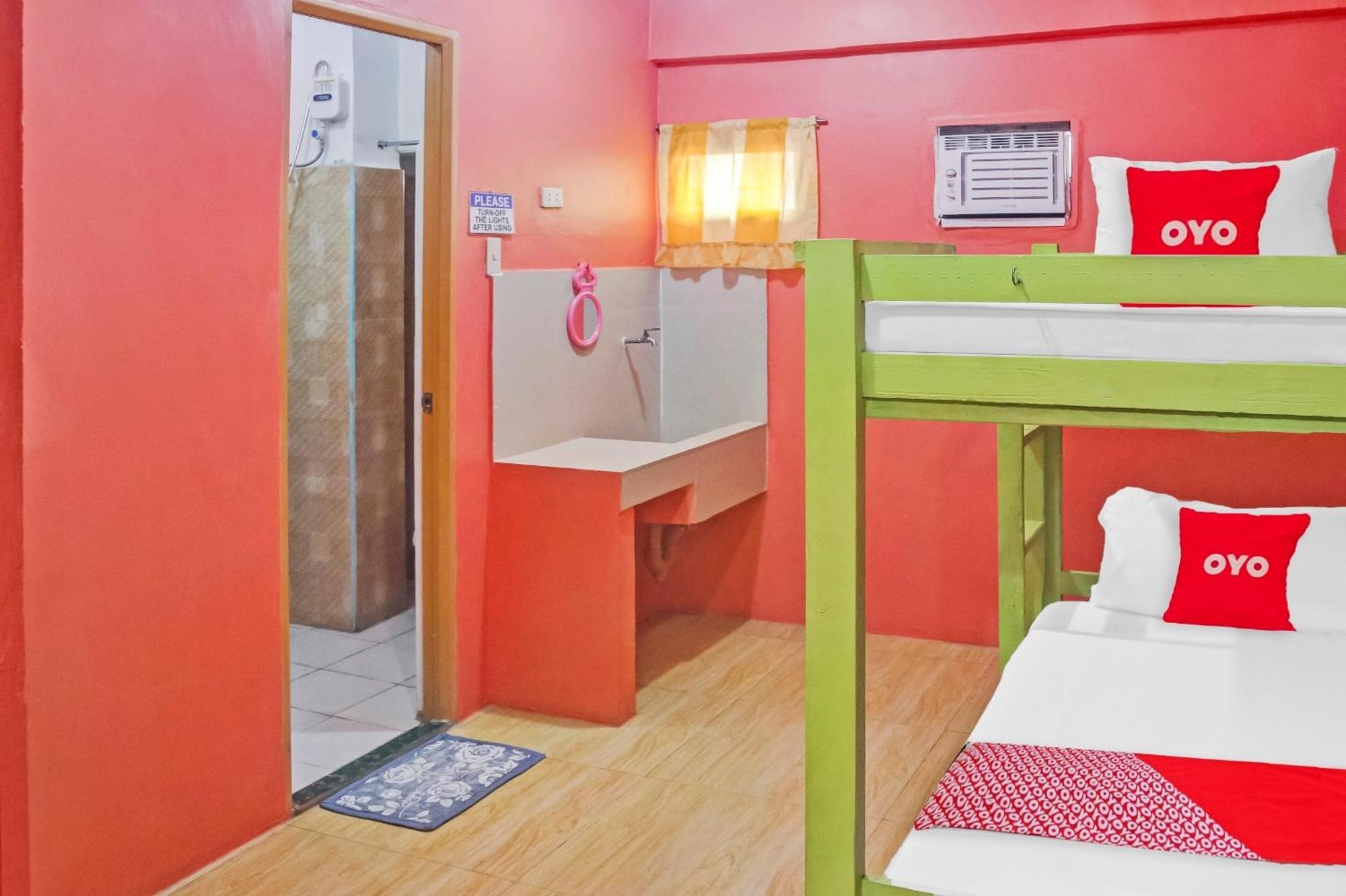 Hotel OYO 868 Solanos Transient House Pasay Exterior foto