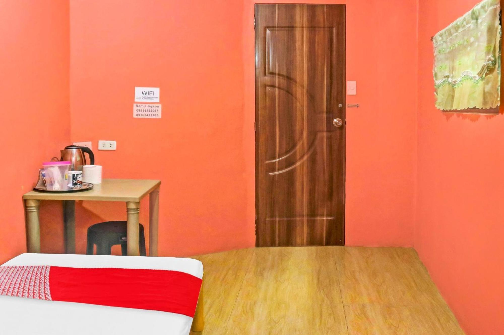 Hotel OYO 868 Solanos Transient House Pasay Exterior foto